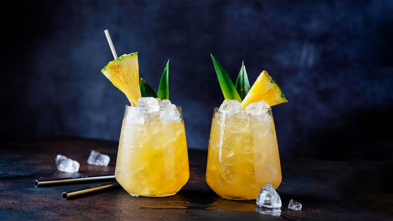 Будем пить: тропический коктейль "Пина колада" без алкоголя за 5 минут