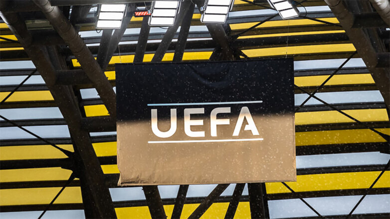 Логотип UEFA на стадионе