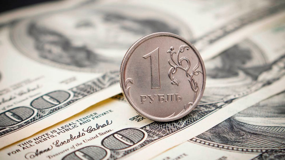 Минэкономразвития РФ повысило оценку среднегодового курса доллара на 10 рублей
