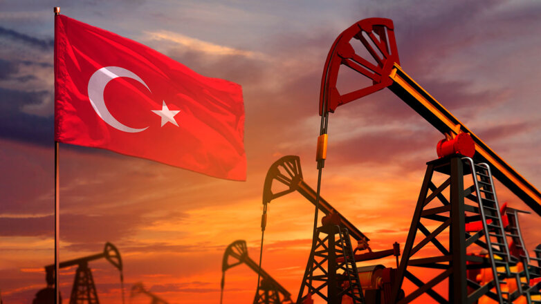 Нефть и флаг Турции