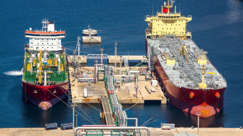 Медведев заявил, что запрет на страхование танкеров с российской нефтью можно обойти