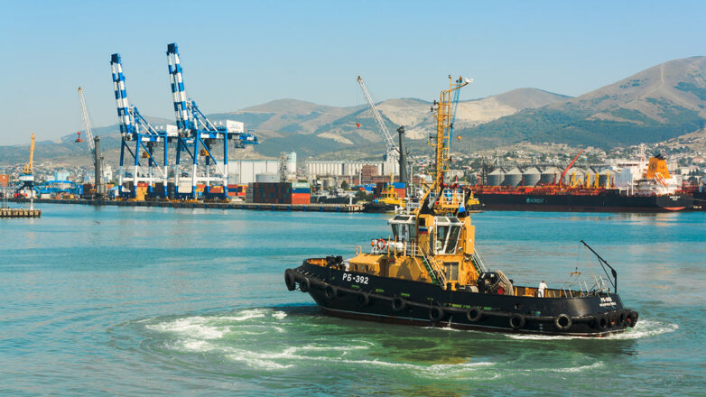 В порту Новороссийска обнаружили нефтяное пятно размером 40 тысяч квадратных метров