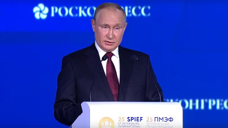 Путин поручил добиться снижения уровня бедности и роста доходов россиян в 2022 году