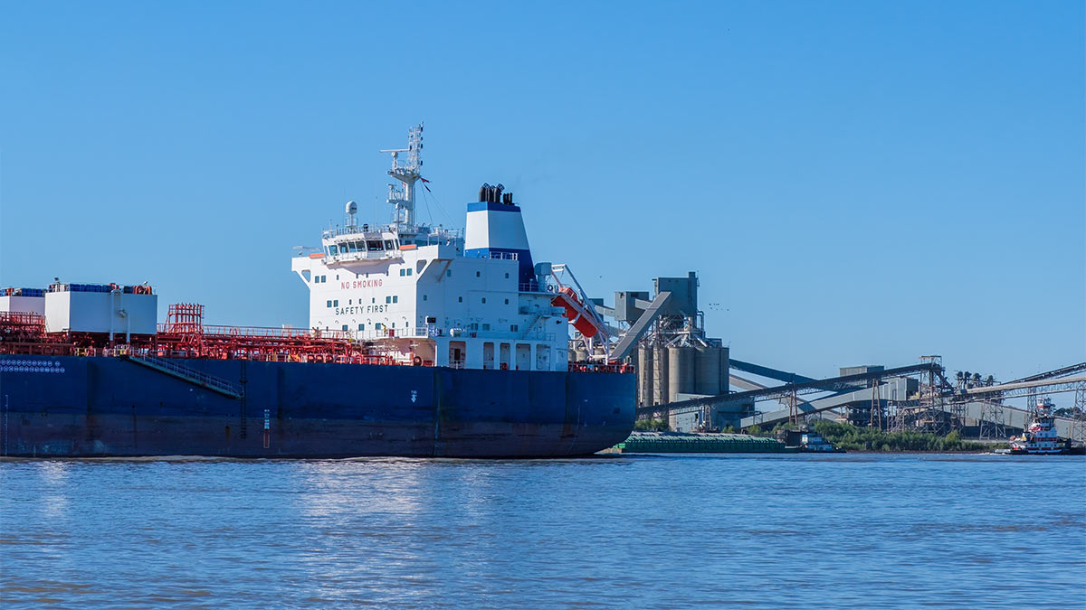 WSJ: танкер с нефтепродуктами из России не пустили в США