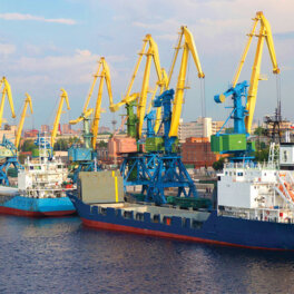 Лукашенко захотел перенаправить в порты Петербурга 20 миллионов тонн грузов