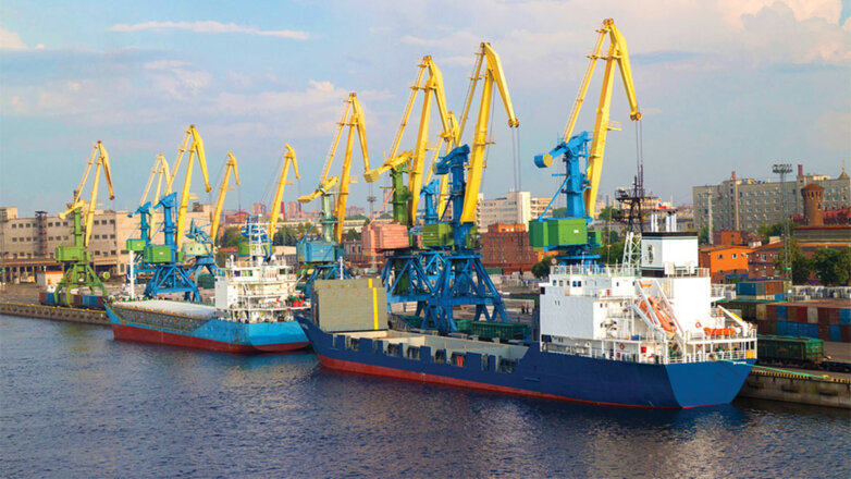 Лукашенко захотел перенаправить в порты Петербурга 20 миллионов тонн грузов