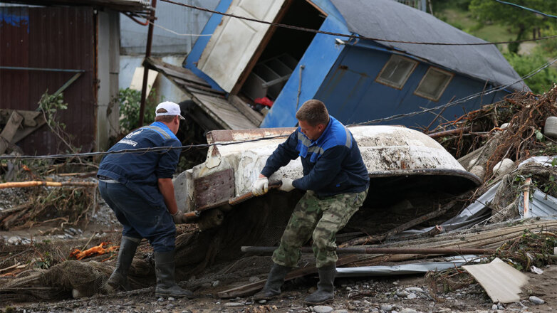 Последствия непогоды в Сочи устраняют более 300 волонтеров