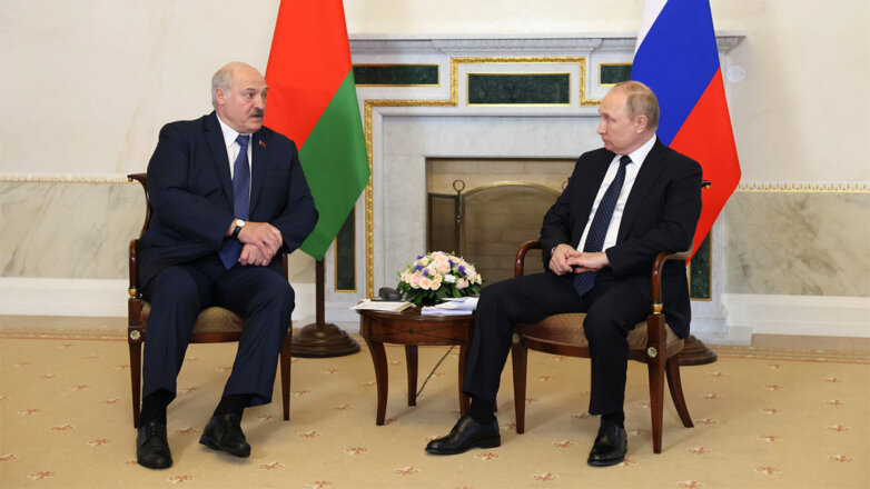Президент РФ Владимир Путин и президент Республики Беларусь Александр Лукашенко