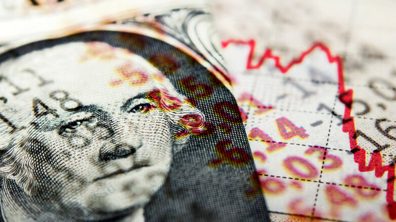 Аналитик назвал опасные дни для доллара