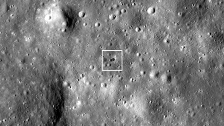 Широкий вид на двойной кратер и его окрестности
