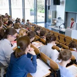 Повышение стипендии студентам с детьми прорабатывают Минобрнауки и Минтруд