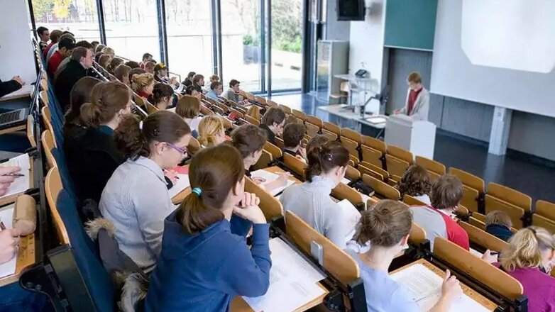 В РФ планируют перейти на обучение по новой системе высшего образования с 2025 года