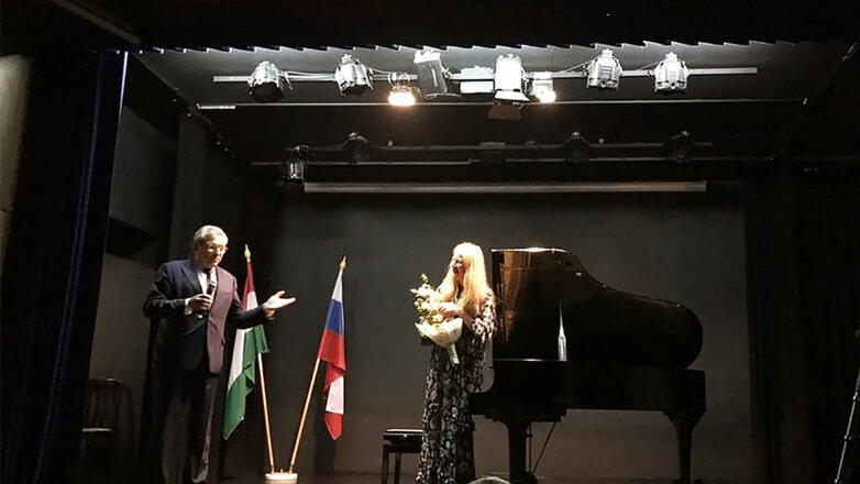 Украинское посольство хотело сорвать концерт в честь Дня России в Венгрии