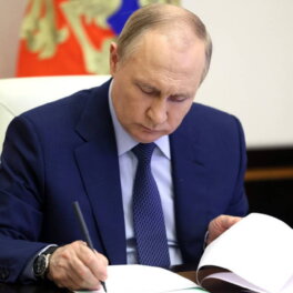 Путин наградил подростков, спасавших посетителей "Крокуса" от террористов