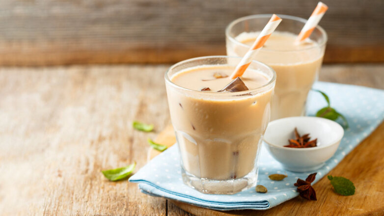 Будем пить: рецепт освежающего и бодрящего кофе со льдом "Айс латте"
