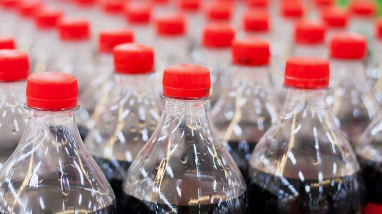 Титов заявил, что продукцию Coca-Cola можно спокойно завозить в Россию