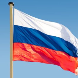 Российские бойцы подняли флаг РФ над Работино