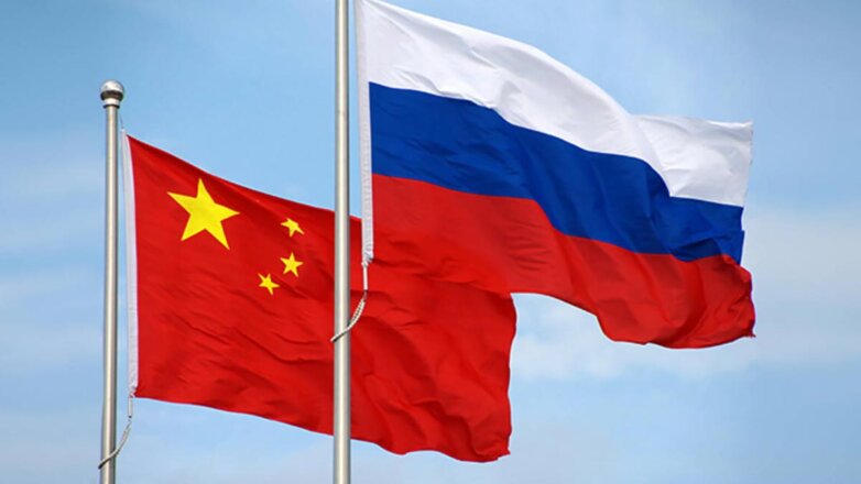 1102538 Китай Россия флаги
