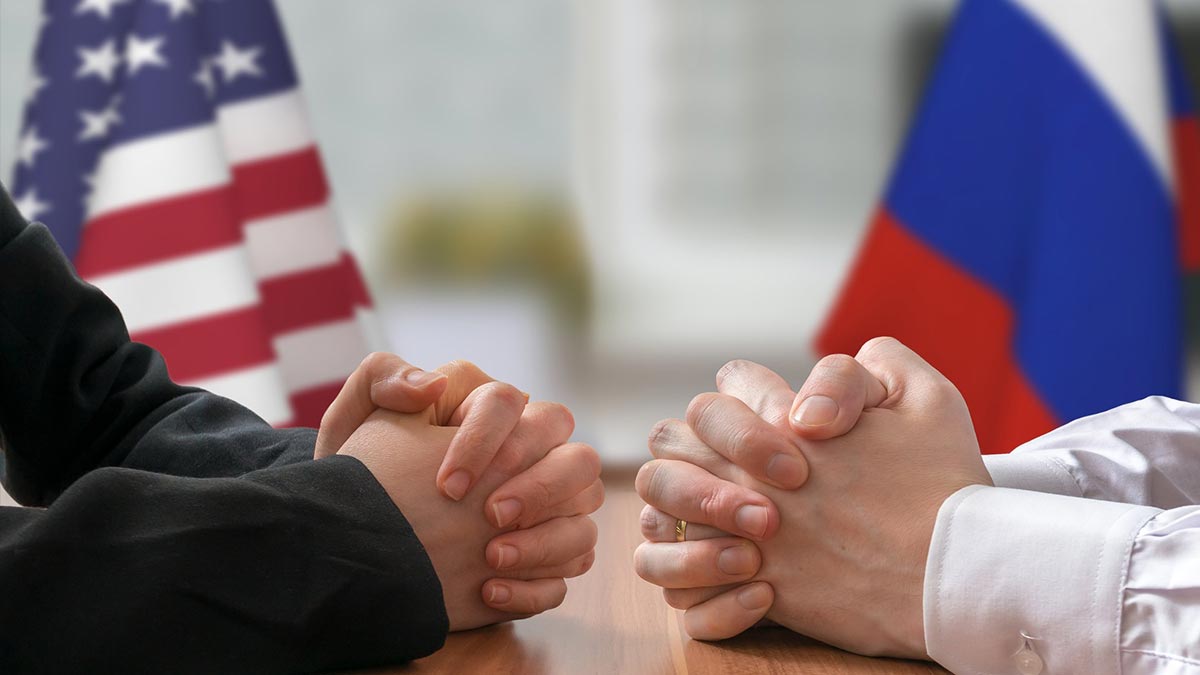 Помощник президента РФ Ушаков рассказал о контактах между Россией и США