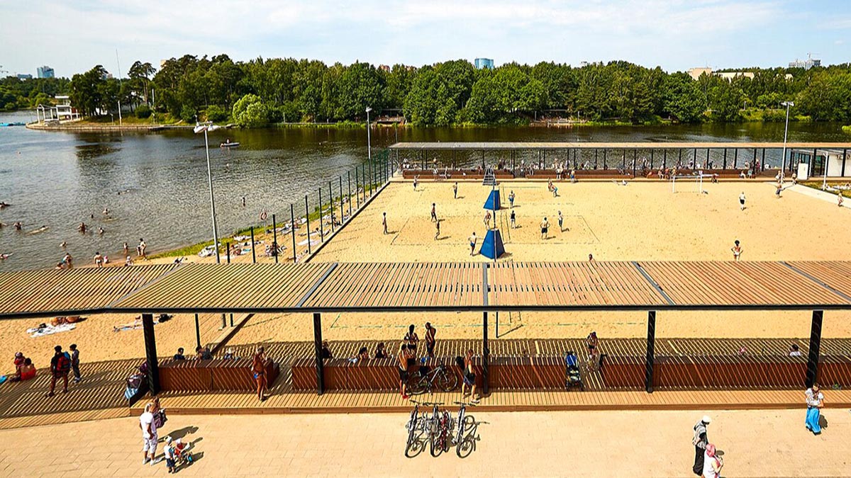 Позагорать и искупаться: какие пляжные зоны откроются в парках Москвы летом 2022 года