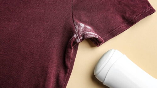 Как вывести следы от антиперспиранта на одежде: 5 копеечных способов