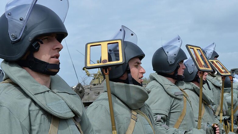 Российские военные очистили от мин пляж в Мариуполе