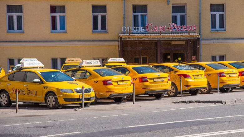 Сбои в работе "Яндекс.Такси", Uber и "Яндекс.Лавки" произошли в Москве и Петербурге