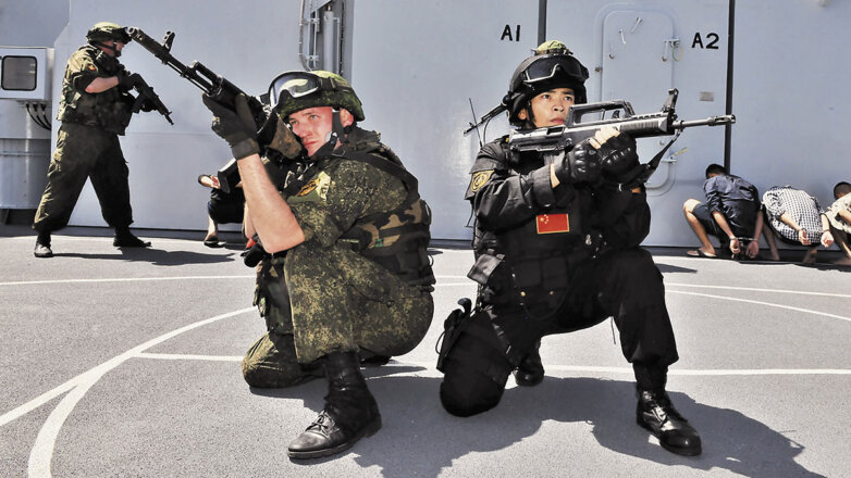 Солдаты России и Китая