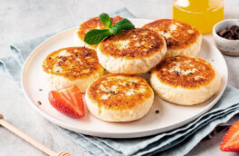 Как приготовить сырники без муки: благодаря одному ингредиенту они не развалятся и получатся словно в ресторане