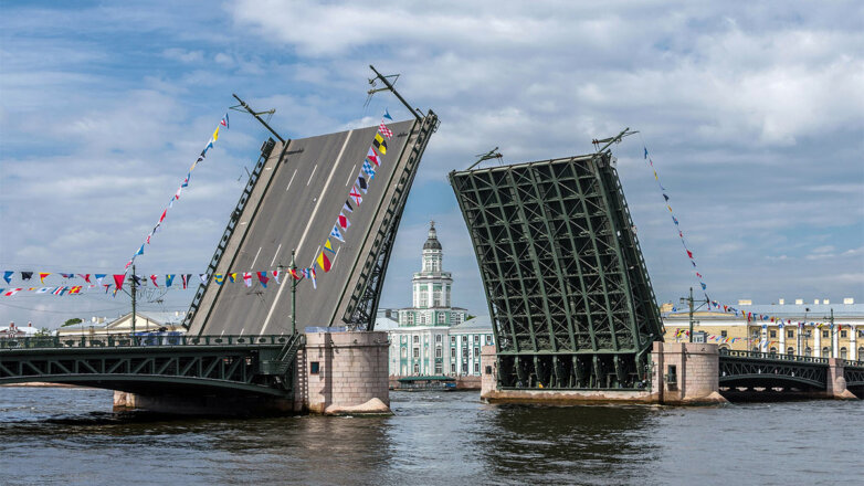 Дворцовый мост в Петербурге в честь Дня ВМФ разведут под военно-морские марши