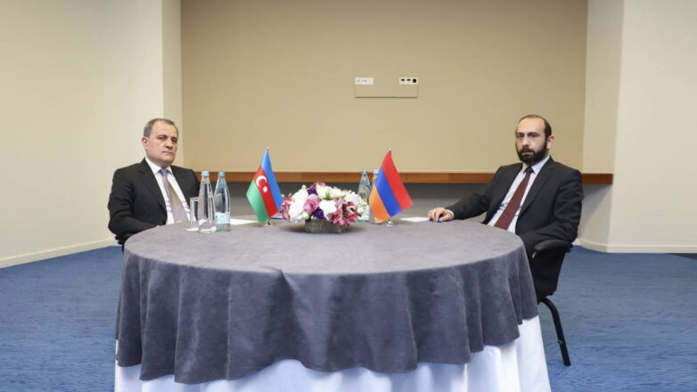 Главы МИД Азербайджана и Армении обсудили урегулирование между двумя странами