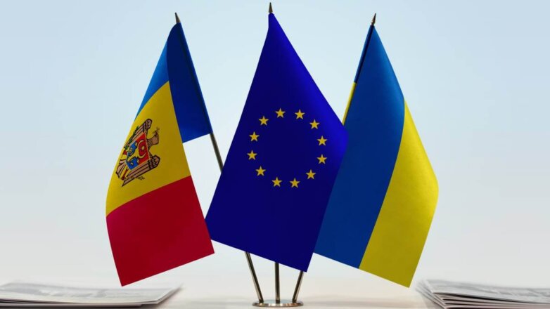 Флаги Молдавии Евросоюза и Украины