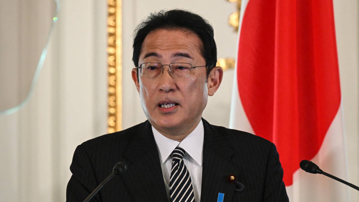Премьер Японии заявил об угасании стремления мира отказаться от ядерного оружия