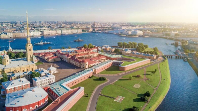 В Санкт-Петербурге из-за жары и угрозы пожаров объявили "желтый" уровень погодной опасности