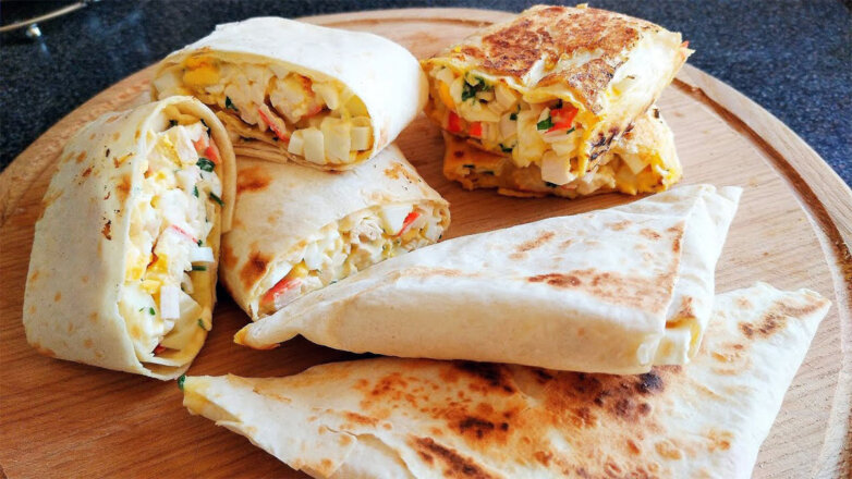 30 минут на кухне: конвертики из лаваша с крабовыми палочками