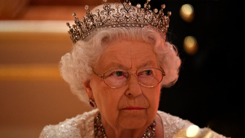 Правило королевского ужина: что запрещает Елизавета II своим внукам за столом