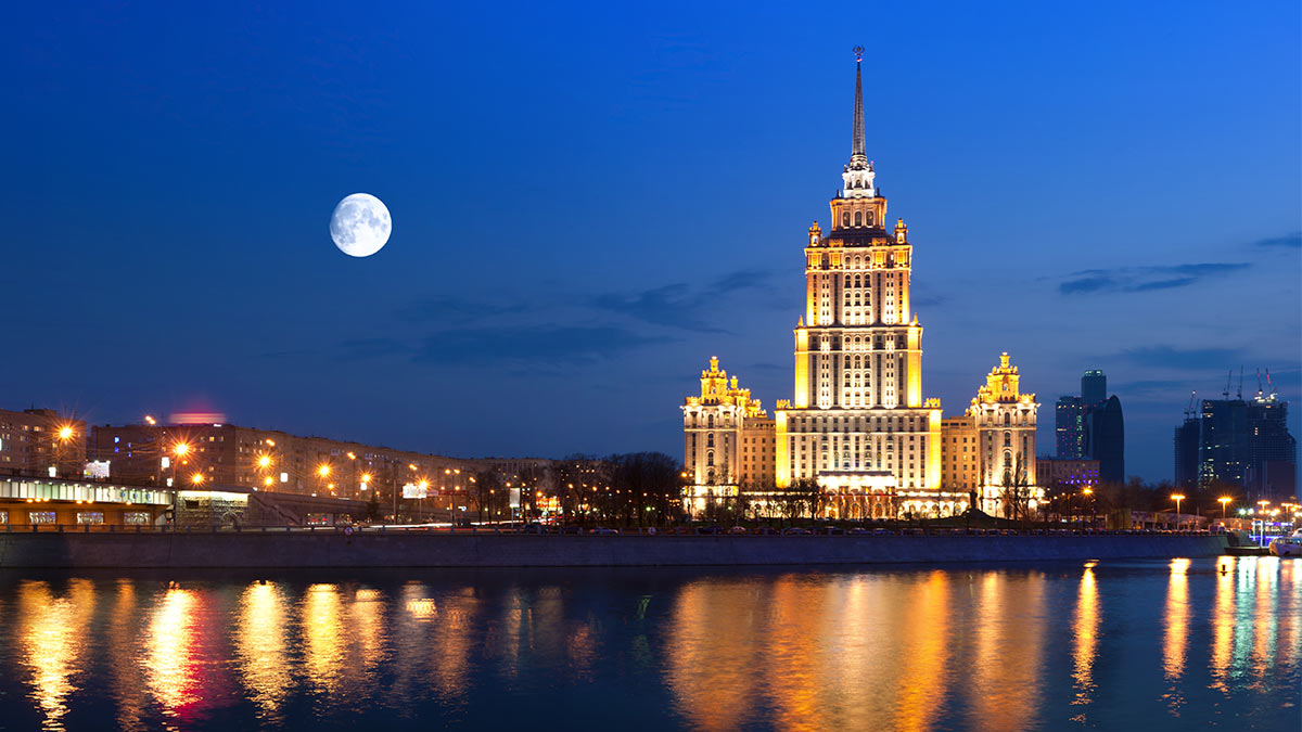 Жители Москвы смогут наблюдать за суперлунием 13 июля