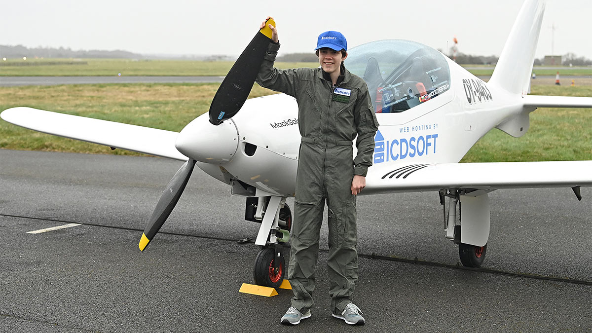 17-летнему бельгийскому летчику разрешили совершить рекордный перелет через Россию
