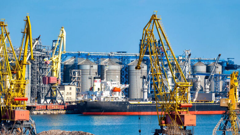 Первое судно с зерном может покинуть порт Одессы уже сегодня