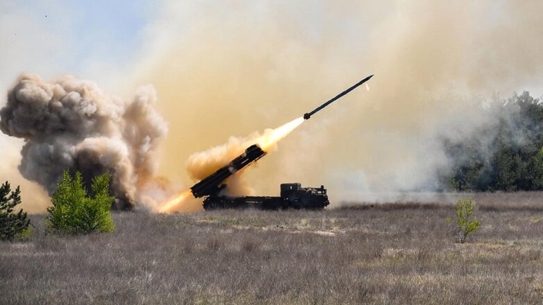 Украинские войска ударами РСЗО подожгли поля с пшеницей в Запорожье
