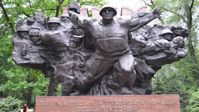 Памятник героям-панфиловцам в Алма-Ате