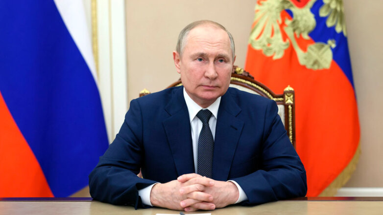Путин поручил Шойгу наградить отличившихся участников спецоперации на Украине