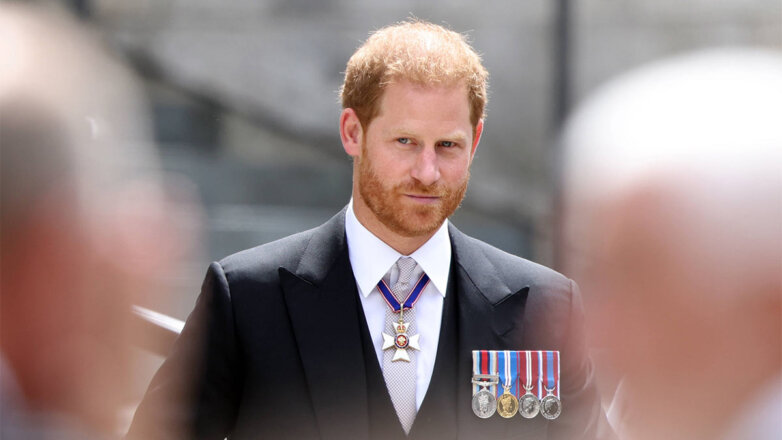 Daily Mail: принц Гарри написал книгу с разоблачением королевской семьи