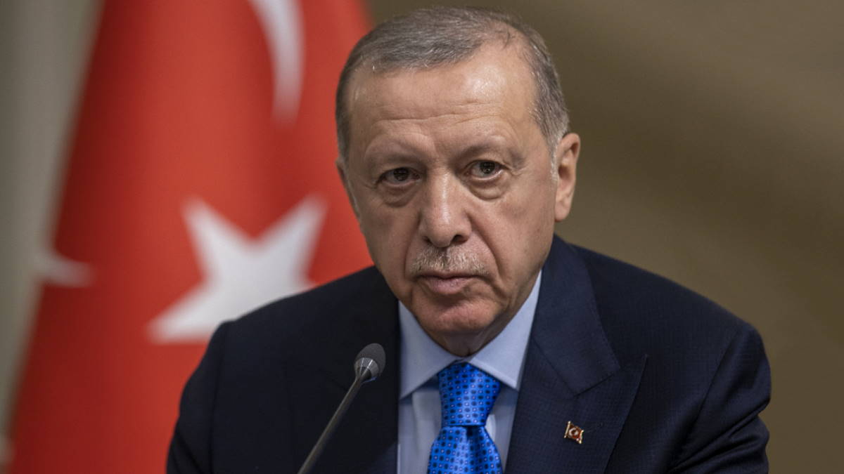 Эрдоган: Турция примет решения по закрывшим консульства в Стамбуле странам