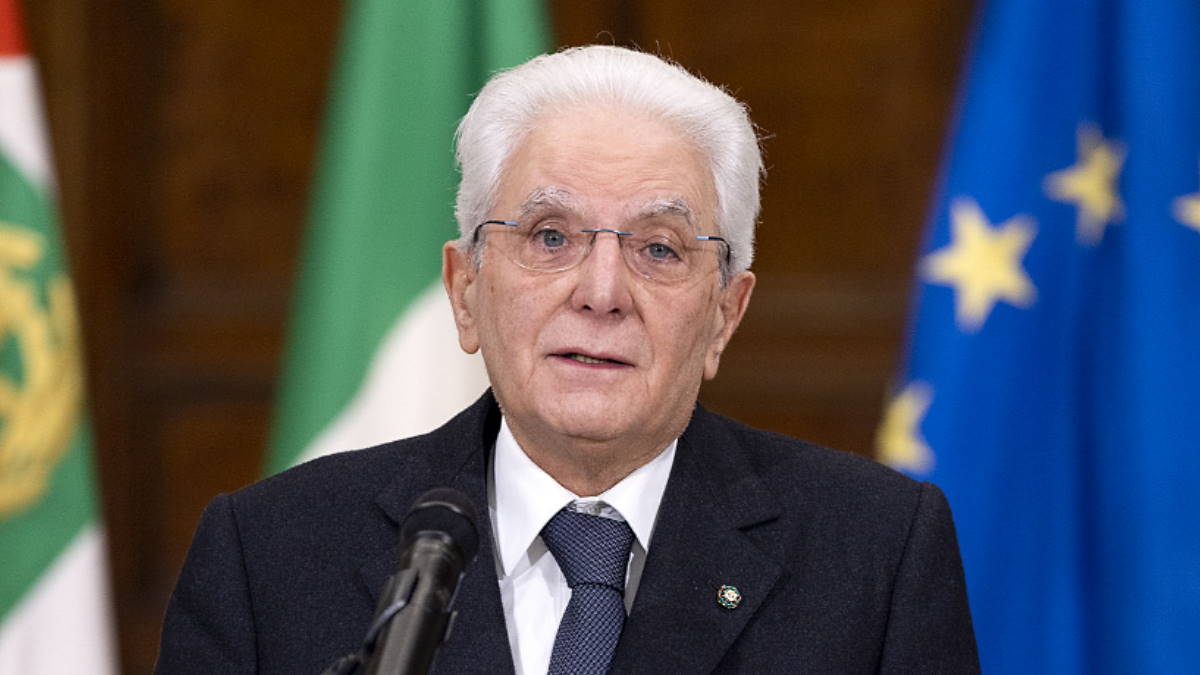 Президент Италии распустил национальный парламент