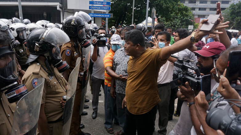 СМИ: лидеры партий Шри-Ланки потребовали отставки президента страны