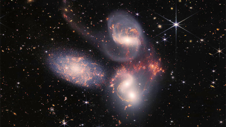 Снимок с телескопа Джеймс Вебб, черные дыры