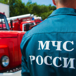 В Новороссийске отдыхающих эвакуировали с баз отдыха в районе Сухой щели из-за крупного пожара