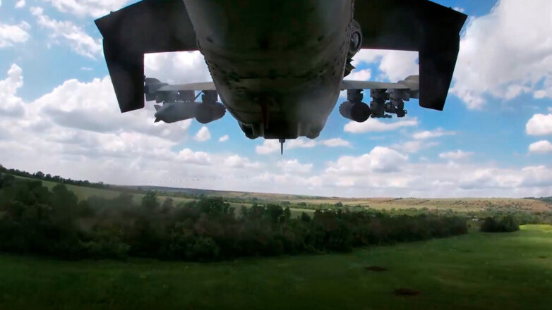 Минобороны показало кадры уничтожения украинских позиций вертолетами Ка-52