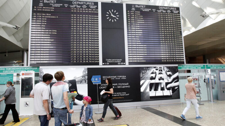 В трех московских аэропортах задержано 13 рейсов